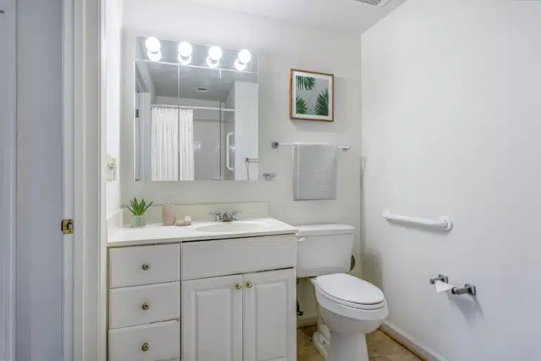Staged bathroom at The Arbors